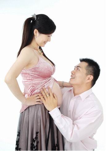 高龄女性<a  data-cke-saved-href=http://www.wybyw.com/huaiyunzhishi/ href=http://www.wybyw.com/huaiyunzhishi/ target=_blank class=infotextkey>怀孕</a>容易遭遇哪些问题